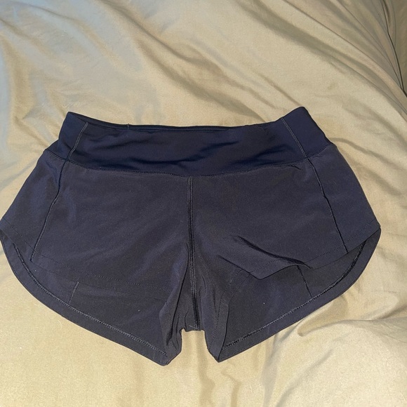Lulu lemon shorts sz 4 - Picture 2 of 6